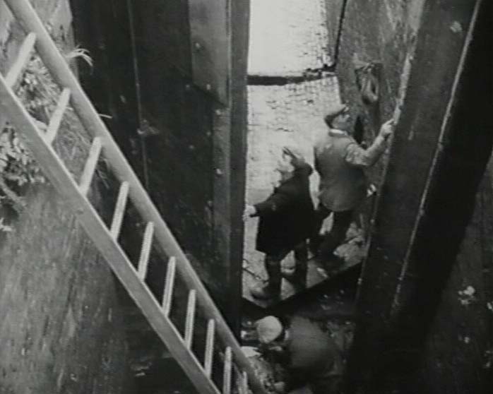 66-HangingGates