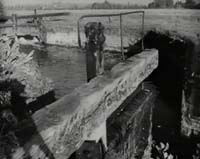 17-BulgedRiverLock