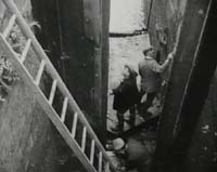 66-HangingGates